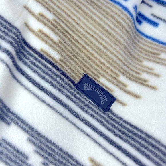 BILLABONG Fleece Hoodie from Buckle: Has front pocket, new condition, XL - Picture 7 of 8